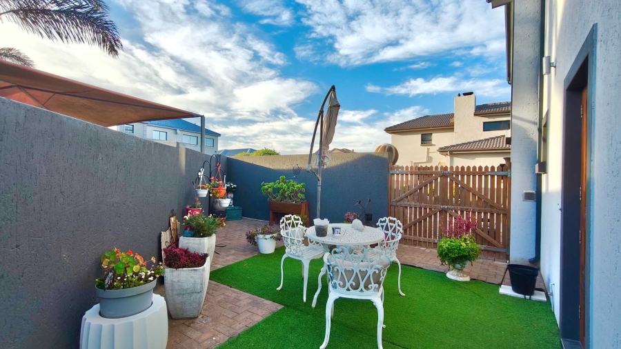 3 Bedroom Property for Sale in Hartenbos Heuwels Western Cape